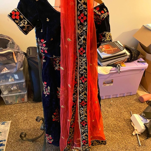 Velvetty Lahenga - Picture 1 of 3